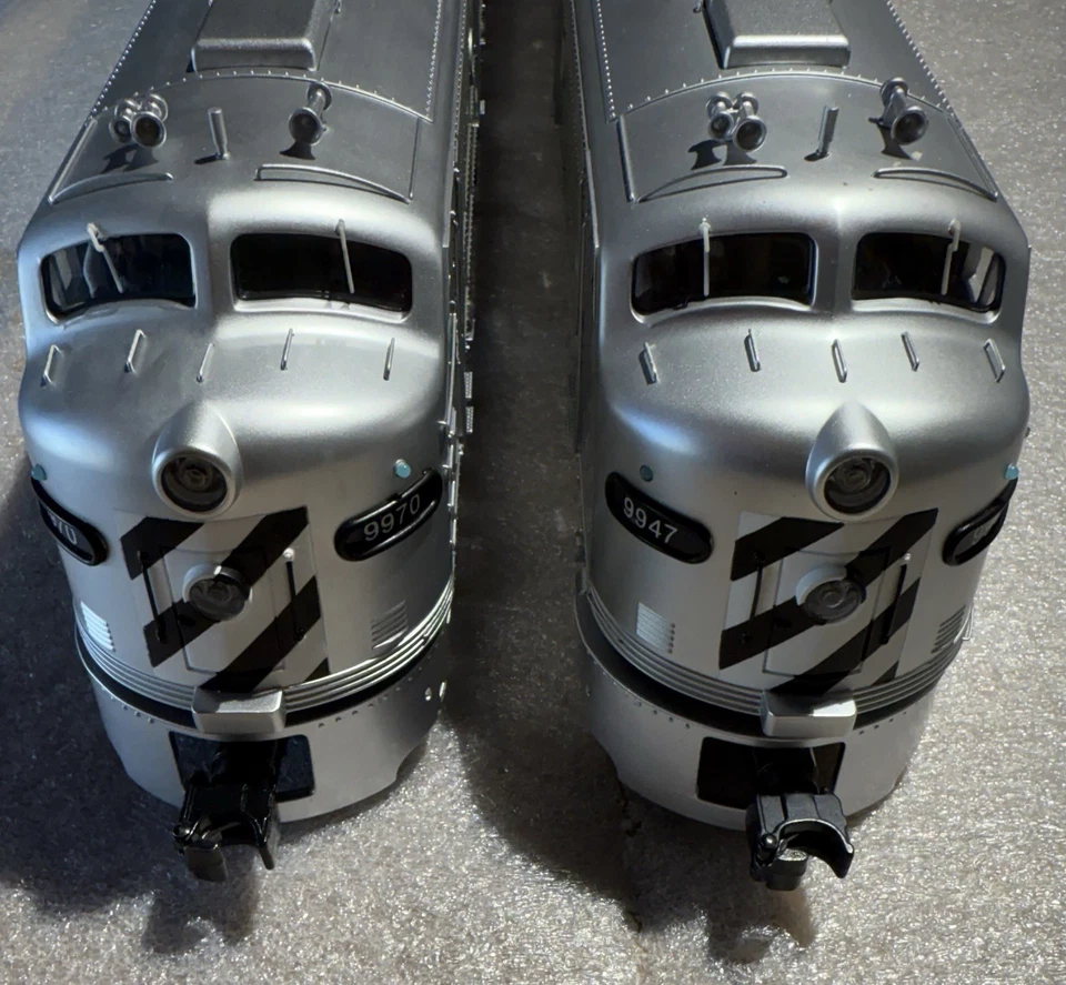 Atlas O 30138252/3 Burlington Northern E8 #9947 & 9970 BOTH POWERED - Image 2 of 4