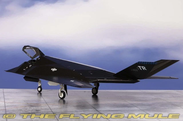 Hobby Master 1:72 F-117A Nighthawk ВВС США Dark Knights #84-0809 - Изображение 2 из 4