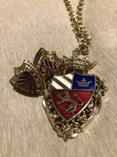 Ciondolo scudo corona leone araldica smalto tono oro vintage con orecchini