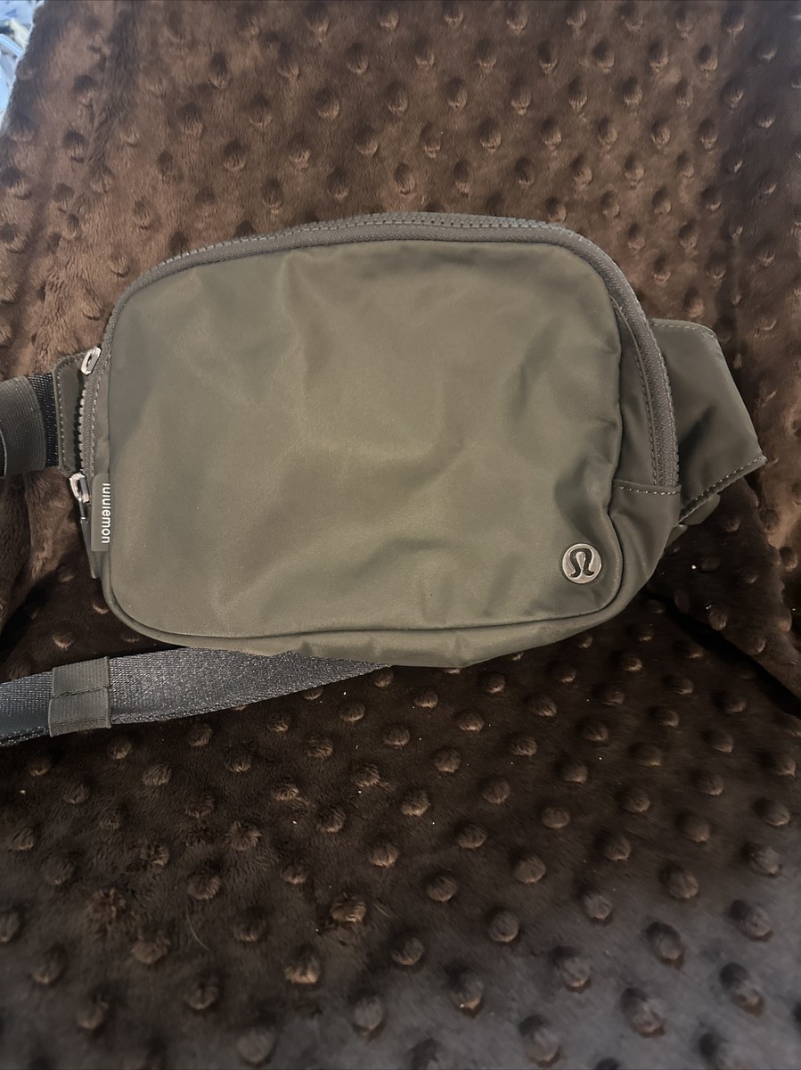 Lululemon Everywhere Belt Bag 1L Heritage Camo Jacquard Dark Olive Sargent Green Lululemon Everywhere Belt Bag 1L Heritage Camo Jacquard Dark Olive Sargent Green