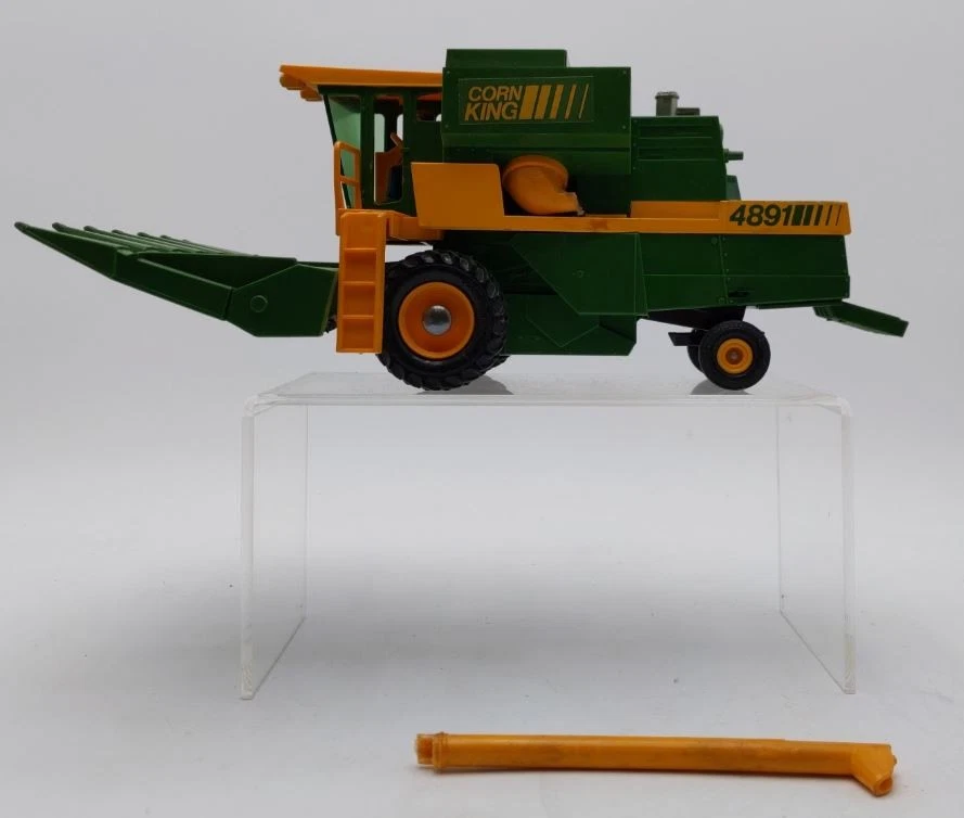 W. Britain 9576 1:32 New Holland Combine Harvester w/ Maize Head/Box - Image 2 of 4