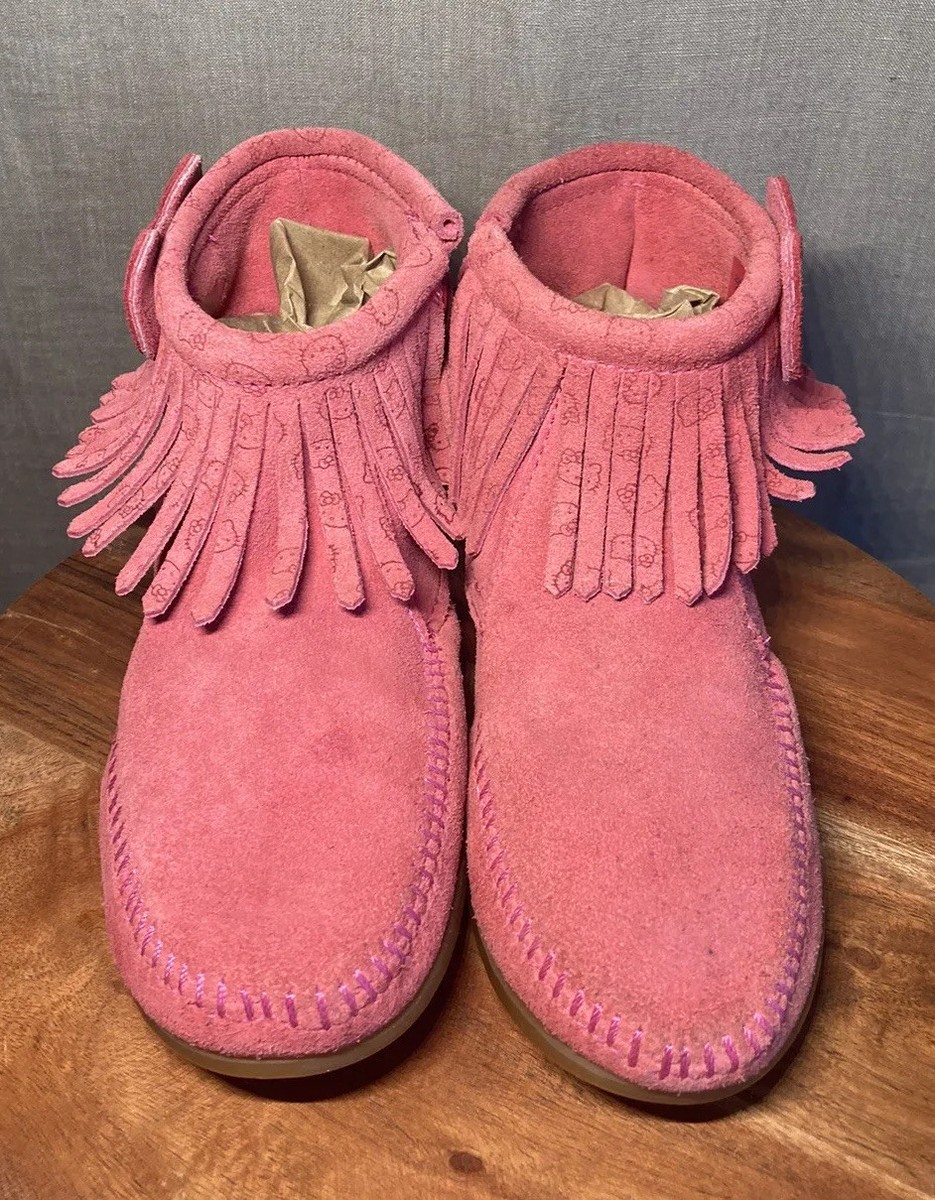 Girls Minnetonka Hello Kitty Pink Leather Moccasins Boots