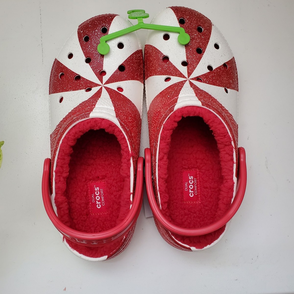Crocs Lined Classic Christmas Candy Cane Holiday Clogs Shoes  display picture 3