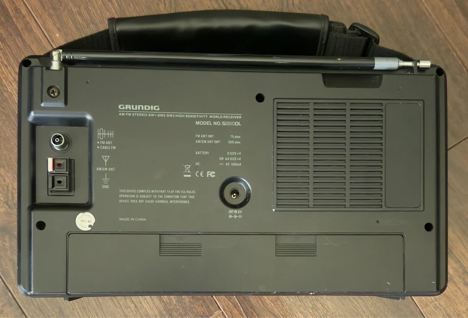 Приемник мировой Grundig S350DL AM/FM/SW — как есть / на запчасти или для ремонта - Изображение 2 из 4