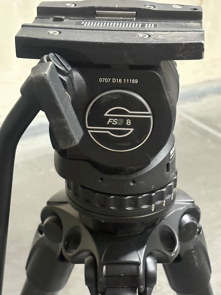 Carga lateral de cabezal fluido Sachtler FSB 8 con trípode Foto 4 de 4