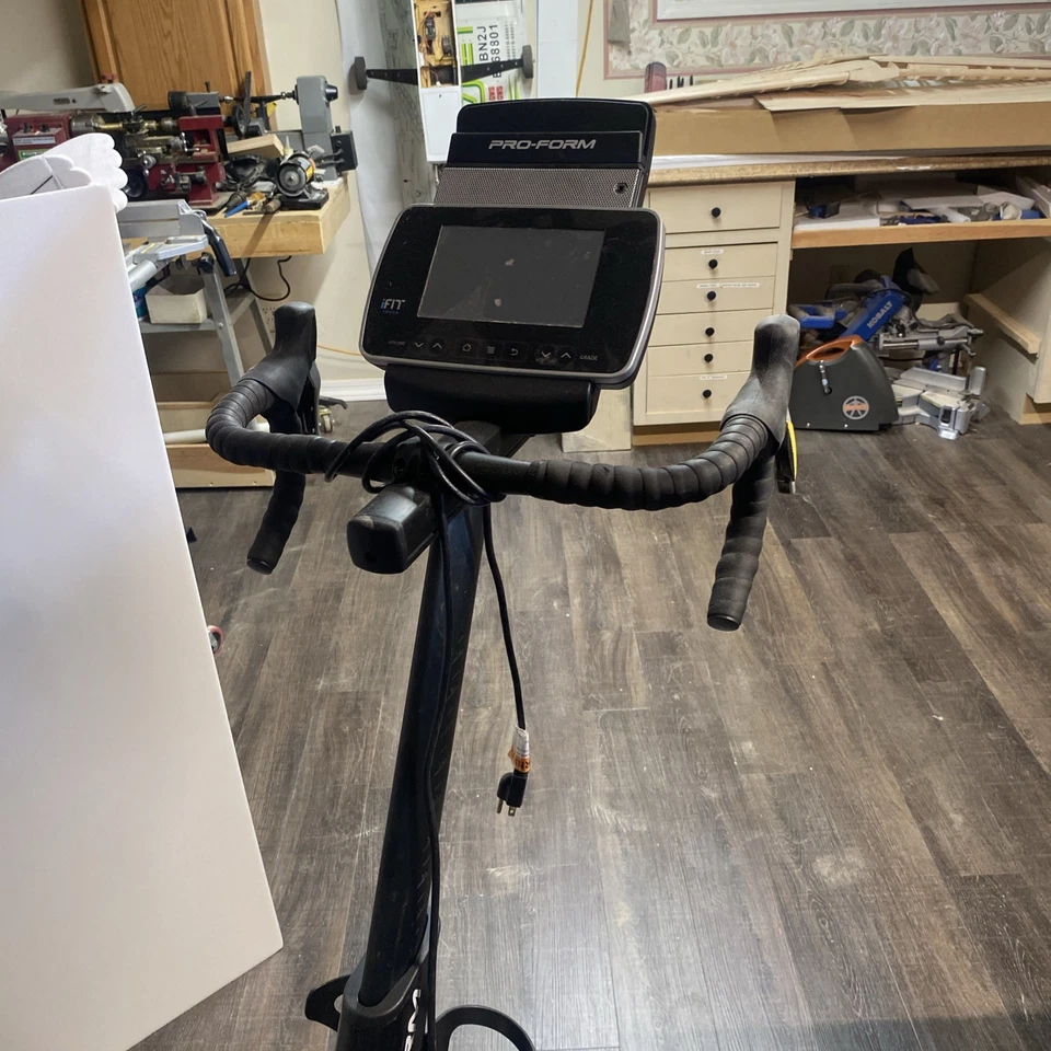 Bicicleta Estacionaria de Entrenamiento Proform Le Tour de France Rueda Magnética Eléctrica Foto 3 de 4