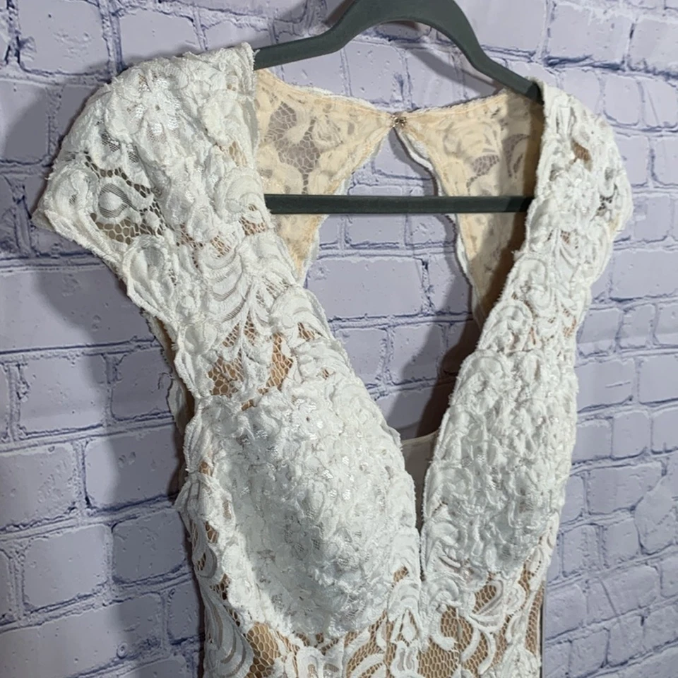 Vestido Jovani Baile de graduación 28547 Hasta el suelo Encaje Cuello en V Forrado Crema Talla 10 Nuevo con Etiquetas Boda Foto 3 de 4