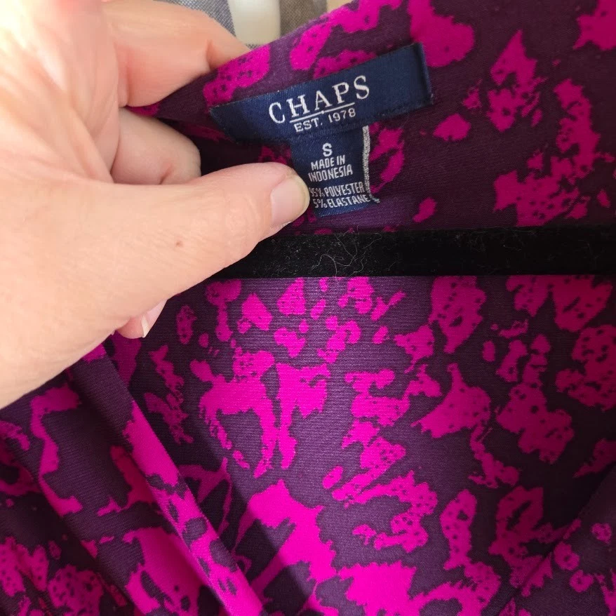 Vestido para mujer Chaps magenta negro estampado floral sin mangas cuello en V talla S Foto 4 de 4