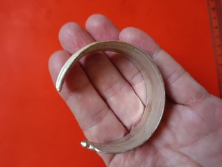 Bracelet manchette ethnique. Afrique.