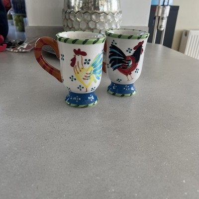 Demdaco Belle du Jour Hahn 2006 Dana Simson Kaffeebecher Tasse bunt X2