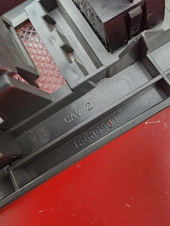 1994-1997 S10 Blazer/GMC Jimmy Genuine OEM Dome Light Assembly Part #15686561 - Image 3 of 4