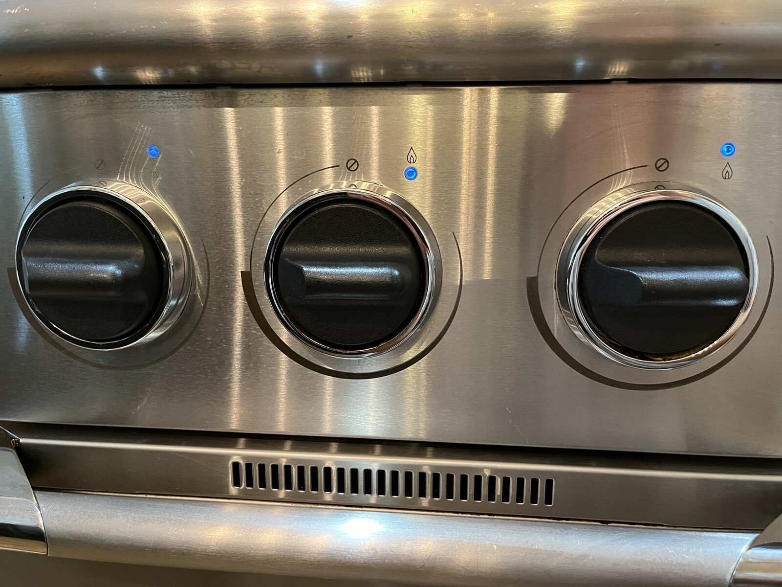 Dacor Epicure Series Silver 48" double oven dualfuel range Great