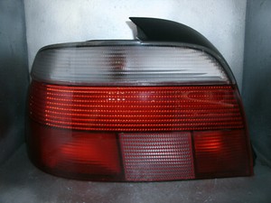 BMW E39 Limousine Rücklicht Rückleuchte Licht Leuchte hinten links Hella 2496297
