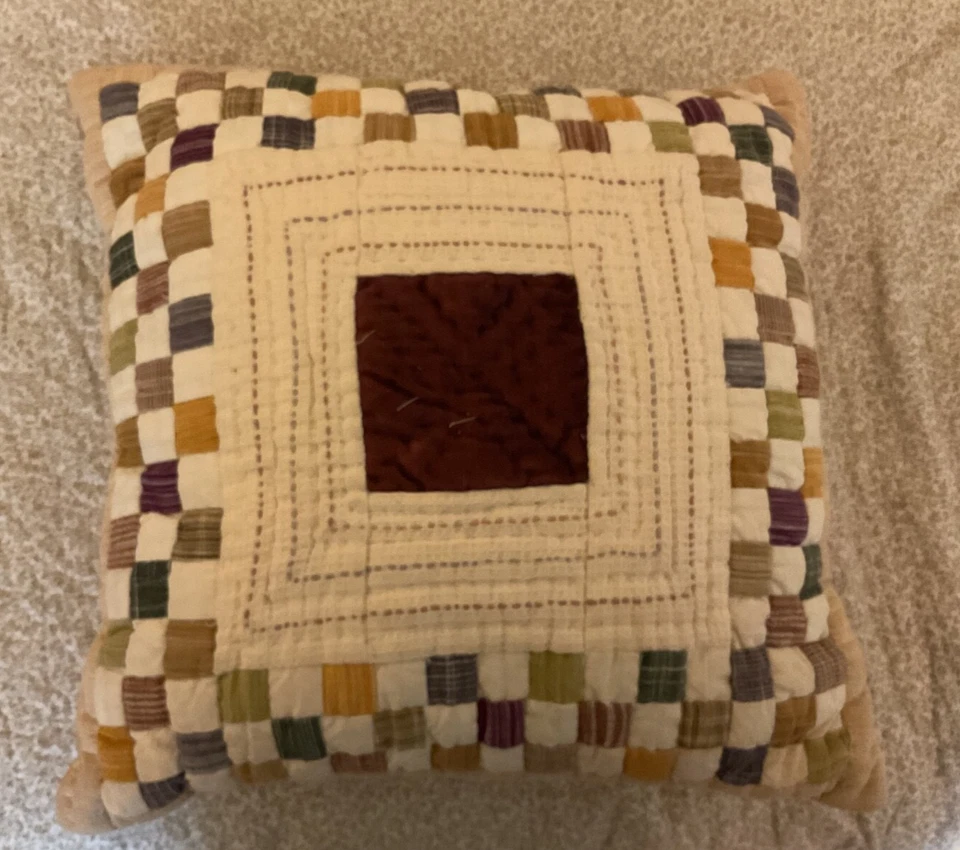 JUEGO ~ ALMOHADAS PATCHWORK COLORES NEUTROS. APROX12"x12".Algodón egipcio, PIER 1 Foto 3 de 4