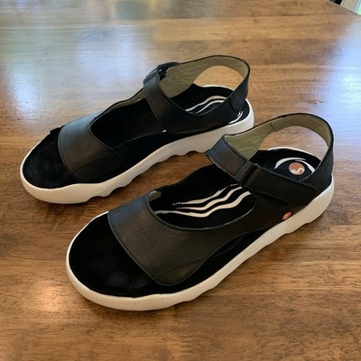 Women s Softinos Weal Black Leather Strap Sandals; Size 9-9.5