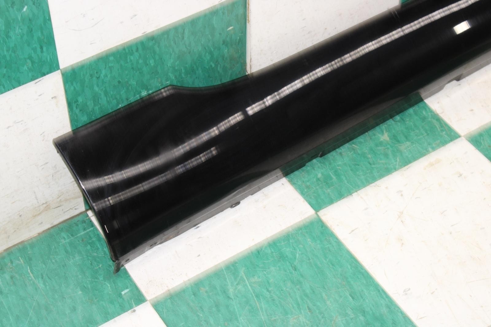 13-18 Flying Spur *SCUFFS* Black Passenger Right RH Rocker Molding Side Skirt