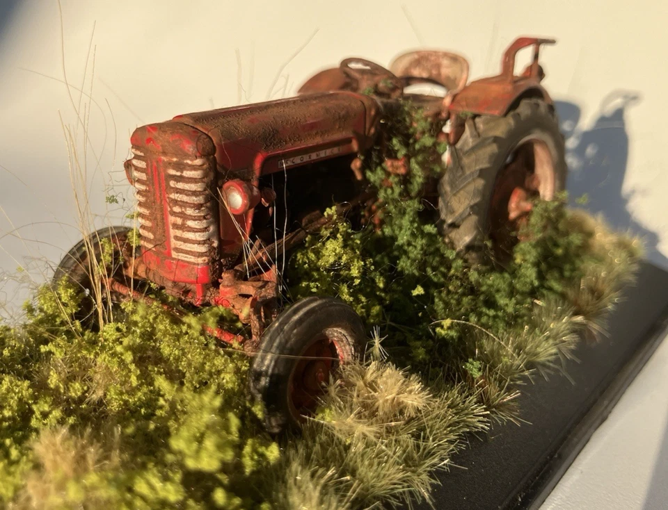 Weathered  Barn Find IH McCormick F-270 Tractor 1964 Universal Hobbies 1/43 - Image 4 of 4
