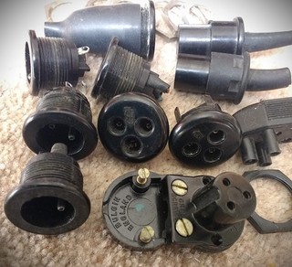 BULGIN 2.5 A 3 Pin PlUGs and chassis mounting SOCKETs
