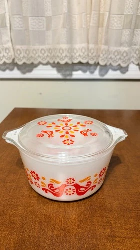 Vintage Pyrex 1 Qt Round Casserole 473 & Clear Lid with Friendship Red Birds