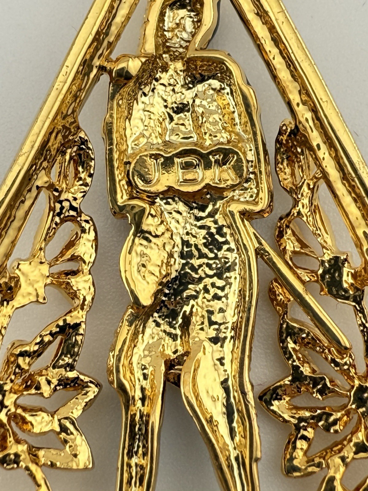 CAMROSE & KROSS JBK GOLDTONE EGYPTIAN REVIVAL FAUX PEARL 26” NECKLACE K36B