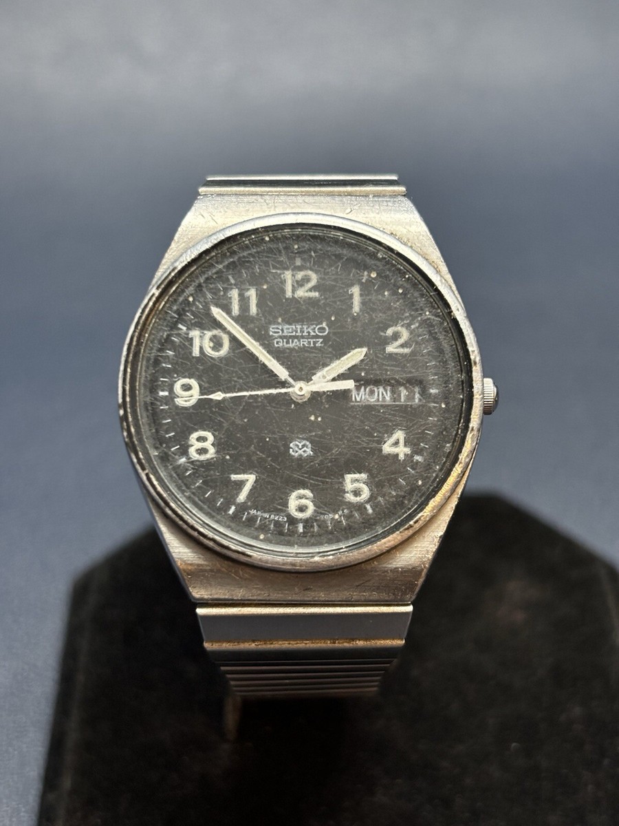 Vintage Seiko 8223-7049 Date/Day Stainless Steels Quartz Watch