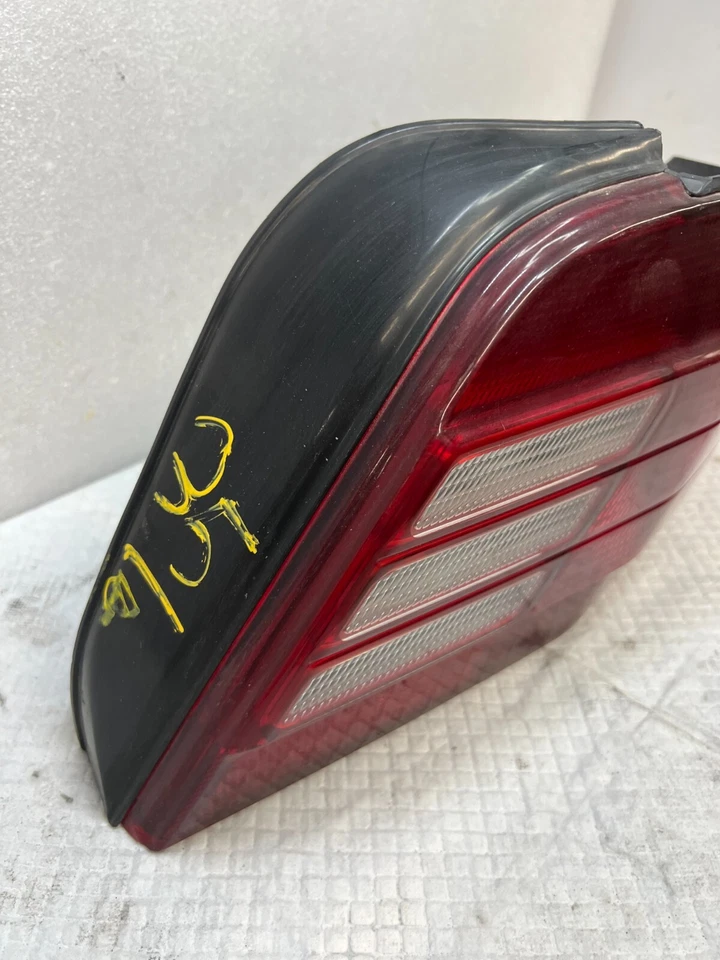 Luz trasera Mitsubishi Galant 1999 lado del pasajero derecho RR Stanley OEM (E-35) Foto 4 de 4