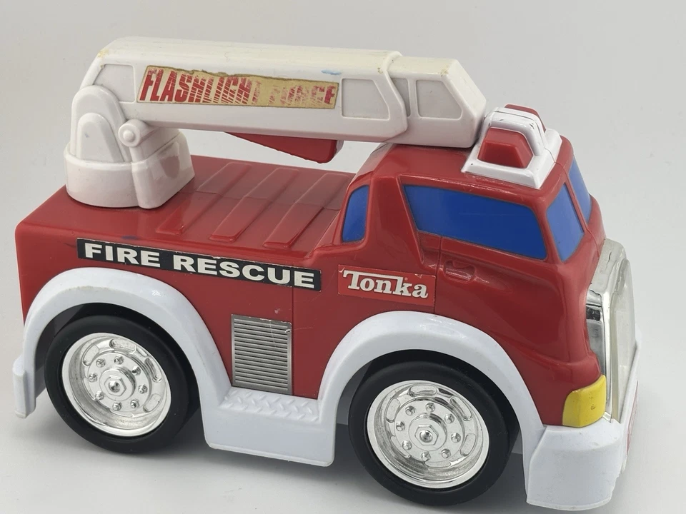 2007 Funrise Inc Tonka Fire Rescue Firetruck Squeeze Handle Flashlight Hasbro - Image 3 of 4
