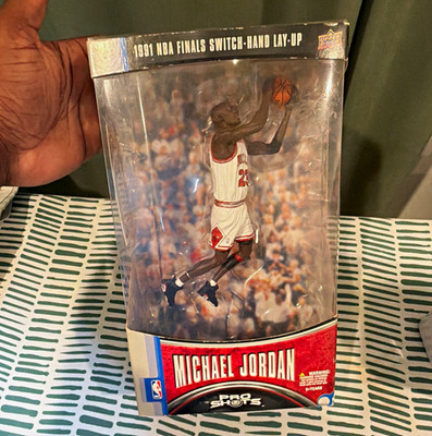 Upper Deck Pro Shots Michael Jordan 1991 NBA Finals Switch-Hand Lay-Up Figure