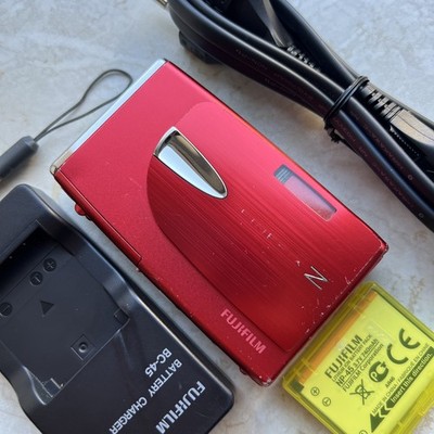 Fujifilm FinePix z20fd Rot Digitalkamera 10MP Kompakt Fotoapparat + Zubehörpaket