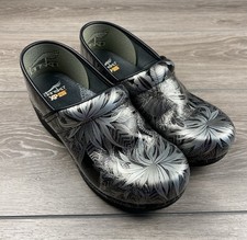 Dansko Women s XP 2.0 Metallic Jungle Patent Leather Clogs Silver Black 40 9.5