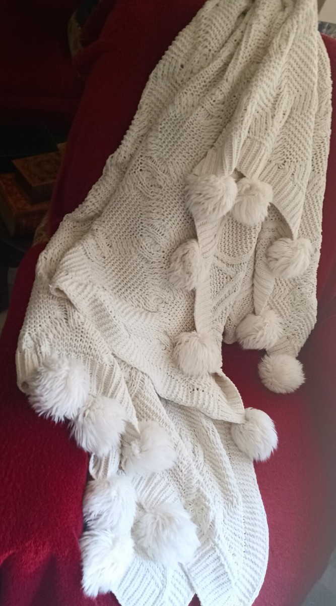Nicole Miller Artelier Cable Knit Chenille Throw Blanket  display picture 1