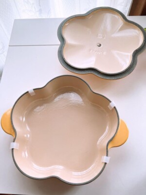 Le Creuset Flower Cocotte 20cm Silver Knob Cast Iron Honey Yellow