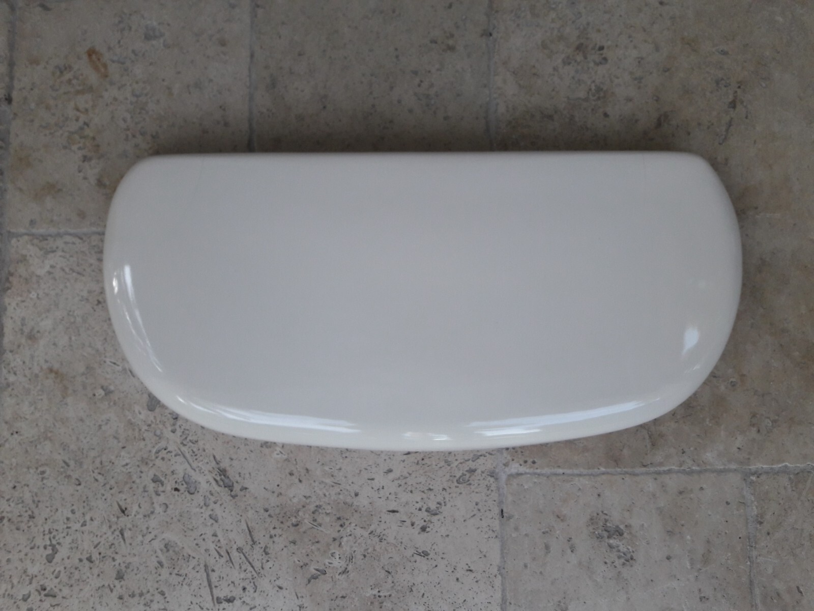 4392 AMERICAN STANDARD TOILET TANK LID 4392 BONE ( HAIRLINE CRACKS AS