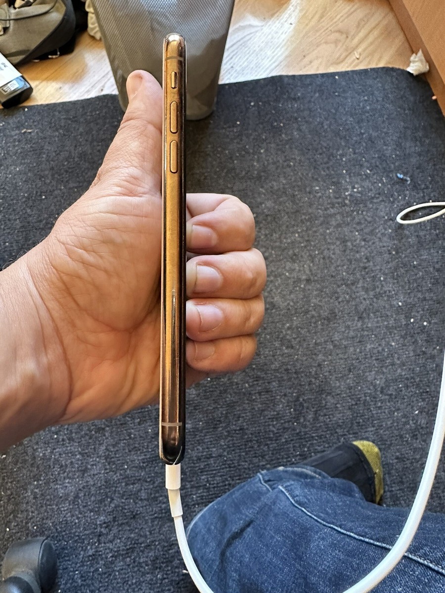iPhone Xsゴールド 画面傷あ iPhone XS 背面ガラス修理 ご依頼ありがとうございます！！ | iPhone