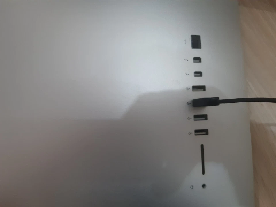 Apple iMac 27' 5K FULLY WORKING 3.3 GHz Core i5 8GB RAM Late 2015 A1419 EMC2834 - Image 2 of 4