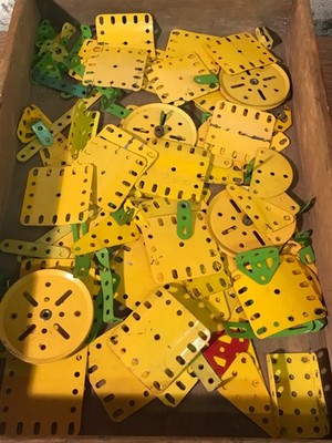 100 x Vintage gemischter Zustand Meccano Teile flexible Platten Leisten Riemenscheiben