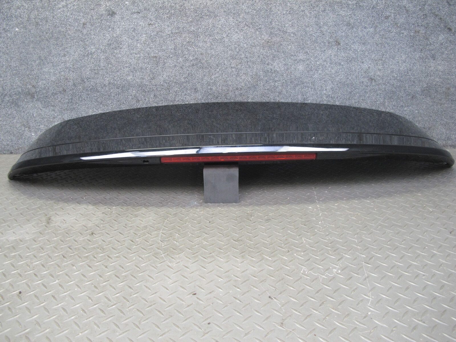 2017-2020 MASERATI LEVANTE M161 REAR TAILGATE SPOILER W BRAKE LIGHT 670040267