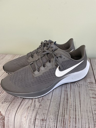 nike air zoom pegasus 37 mens size 15 