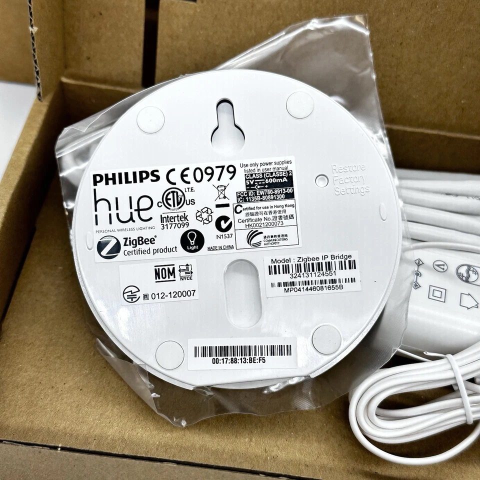 Philips Friends of Hue IRIS Table Lamp Starter Kit White 71996 Zigbee IP Bridge - Image 3 of 4