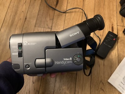 Sony Handycam CCD-TRV11 8mm Analog Camcorder Bundle W Sony Handycam CCD-TRV11 8mm Analog Camcorder Bundle W