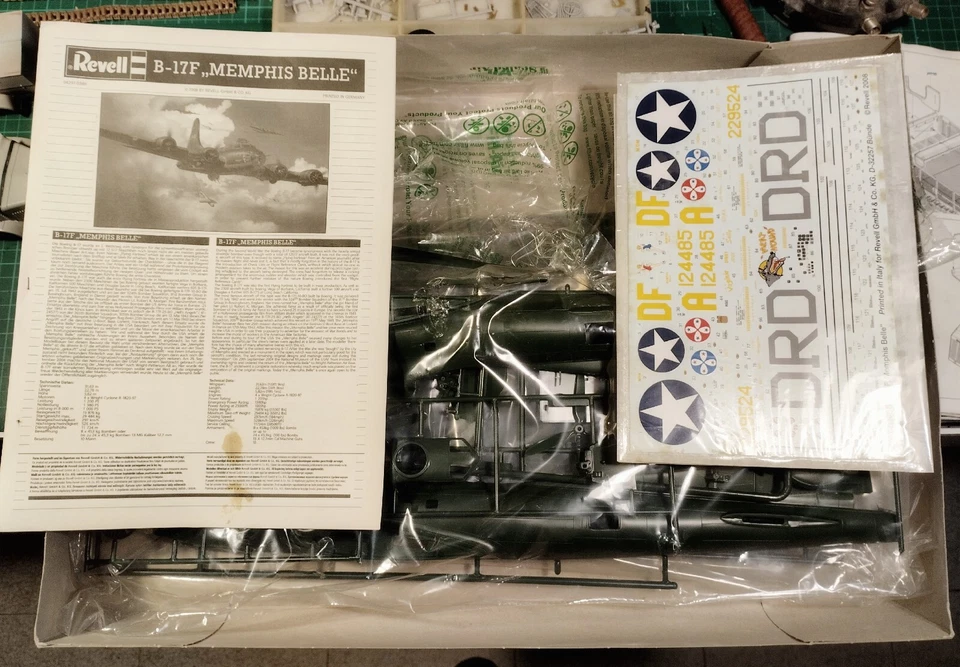 Kit REVELL - Boeing  B-17F "Memphis Belle" scala 1/48 codice. 04297 - Immagine 3 di 4