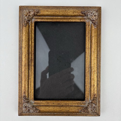 Vintage Antique Wooden Photo Picture Frame Ornate Corners Gold Tone 6”x