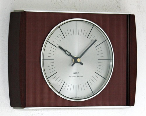 Vintage 25cm Smiths Wall Clock - Retro Mid Century Wooden Sectronic Clock Gift - Picture 2 of 3