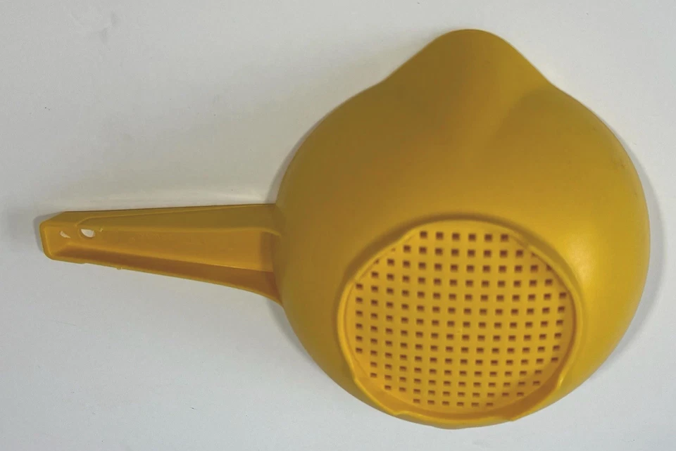 Tupperware 1200 giallo doppio beccuccio 1 quarto colino colino colino usato in ottime condizioni - Immagine 2 di 4