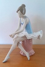 NAO SEATED BALLERINA 1179 AF