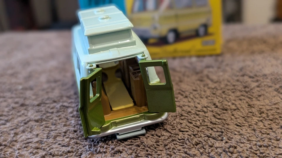 Corgi Model Club 420 Ford Thames "Airborne" Caravan Boxed Diecast Camper inc CoA - Image 4 of 4