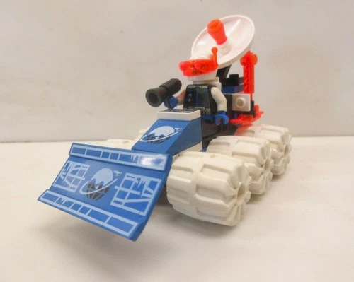 Lego Vintage Space Ice Planet 2002 #1704-Satellite Plow-100% w/figure (1994)