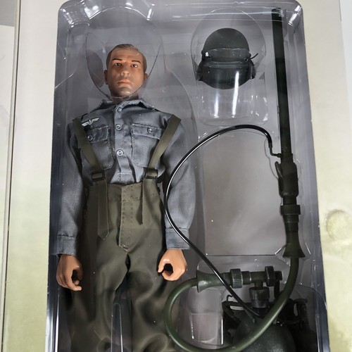 Dragon Willi WWII Belorussia 1942 Heer Flammenwerfer 1:6 Figure - Picture 8 of 11