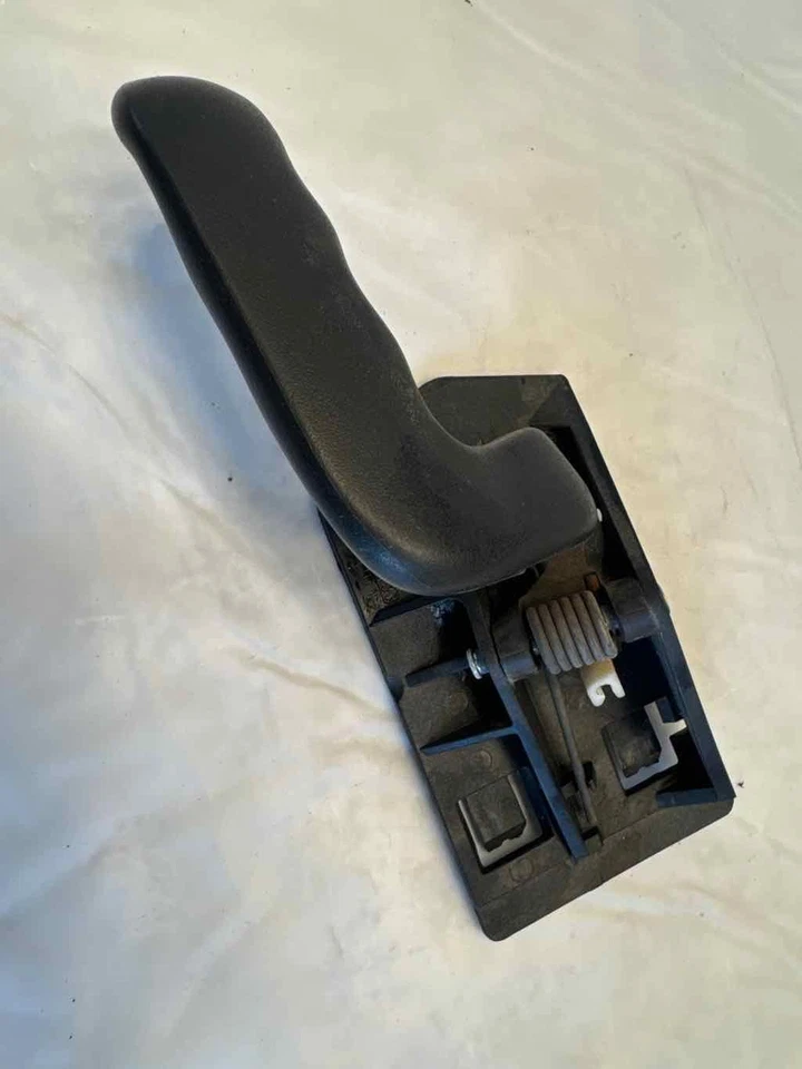 Manija de puerta interior delantera izquierda lado del conductor Chevrolet Tahoe 2000-2006 OEM Foto 3 de 4