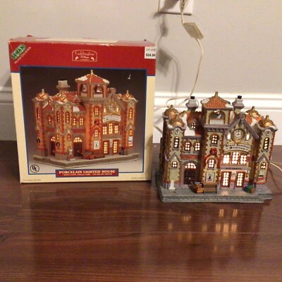 2001 Lemax Caddington Christmas Village Porcelain Lighted Grand Junction Station
